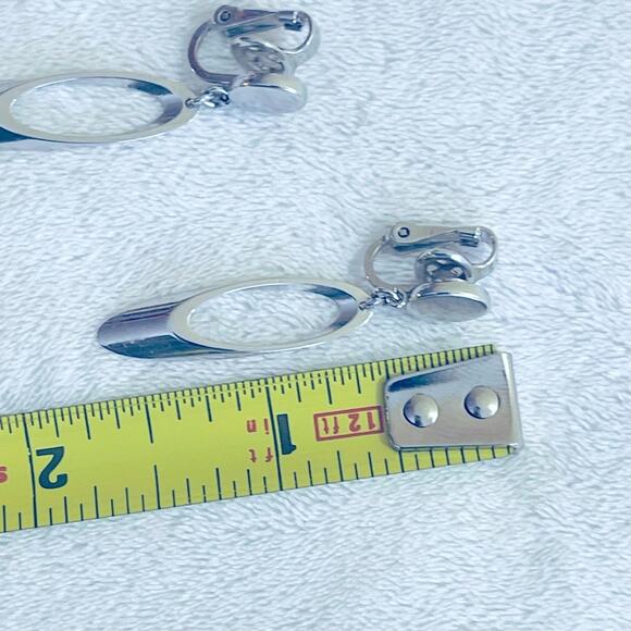 Vtg TRIFARI Dangle Drop Clip-on Earrings Silver Tone Modern - Picture 3 of 5